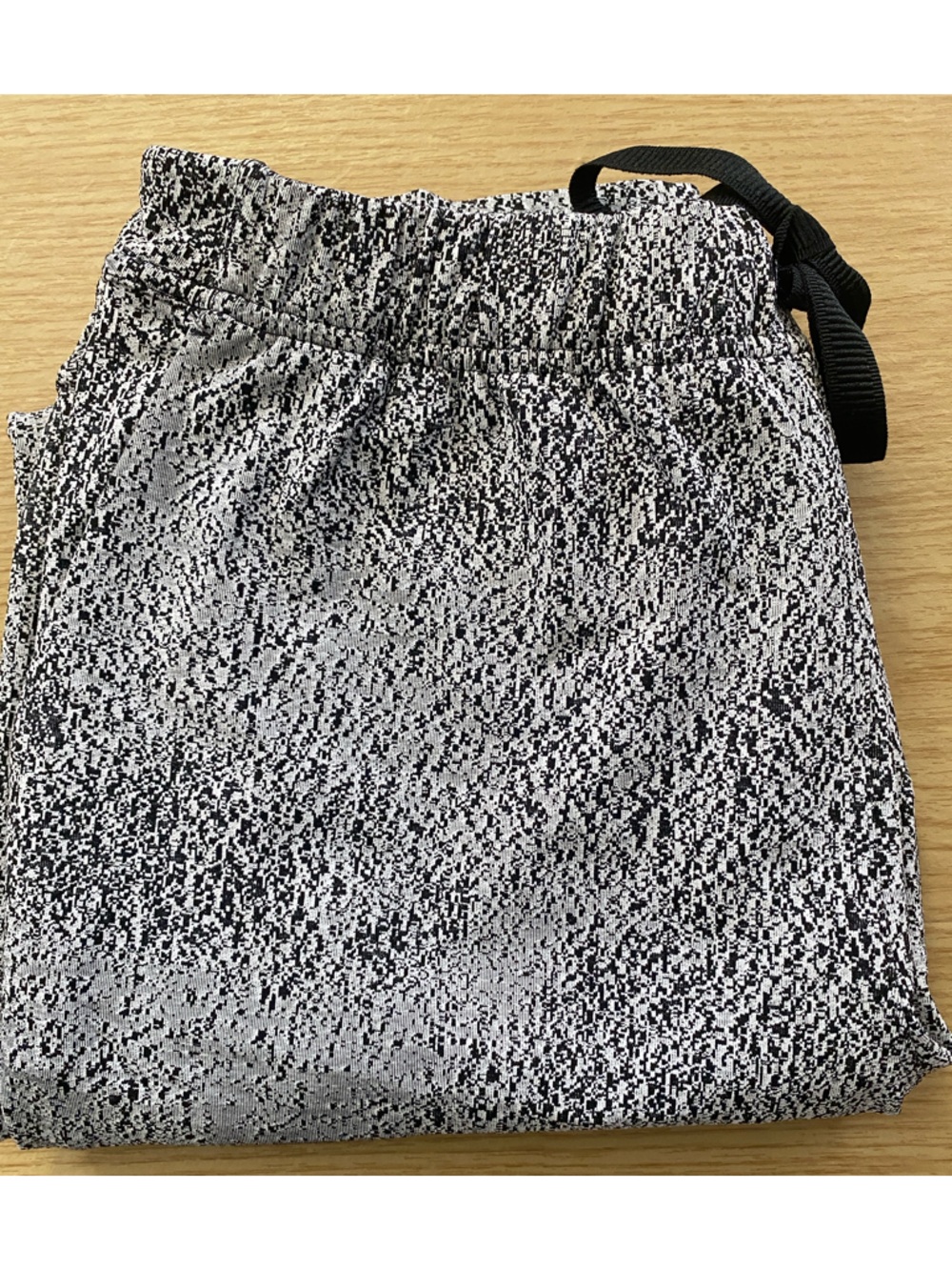LULULEMON ATHLETICA JET PANT IN POWER
Luxtreme Spray White SIZE 6 - Picture 16 of 16